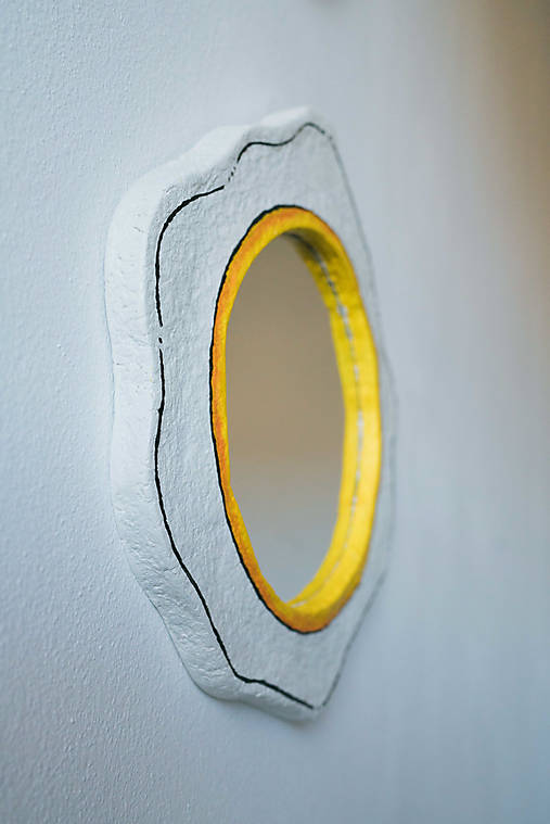 Ručne vyrobené zrkadlo z papierovej hmoty s vyprážaným vajíčkom