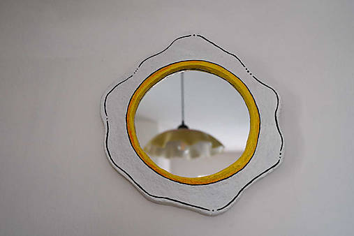 Ručne vyrobené zrkadlo z papierovej hmoty s vyprážaným vajíčkom