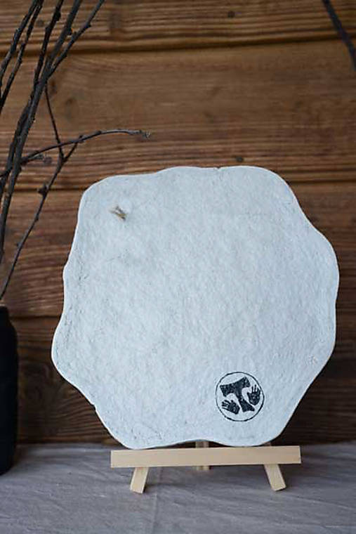 Ručne vyrobené zrkadlo z papierovej hmoty s vyprážaným vajíčkom