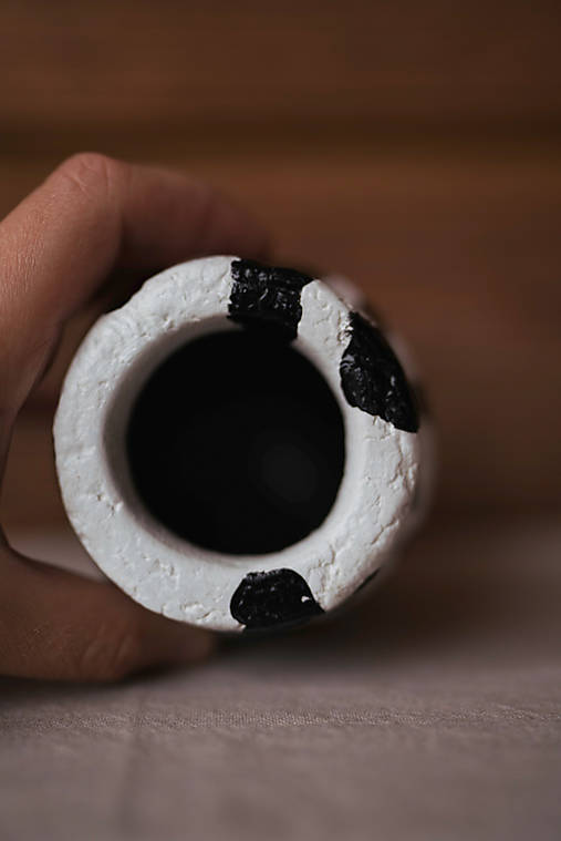 Váza so sušenými kvetmi s potlačou kravy