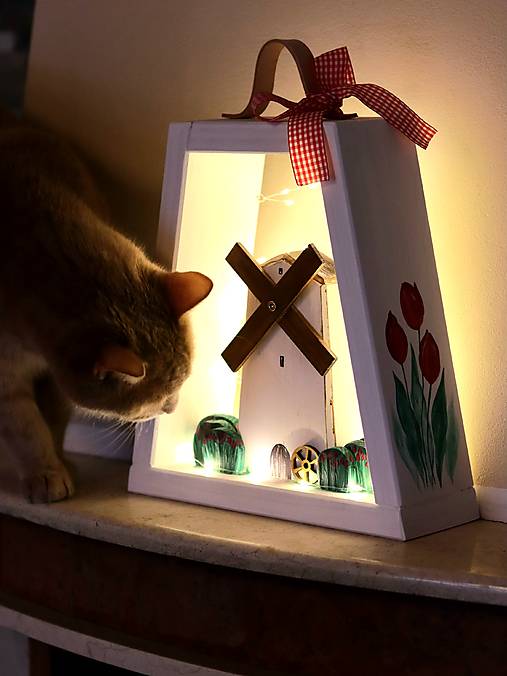 Lampášik "veterný mlyn v tulipánoch"