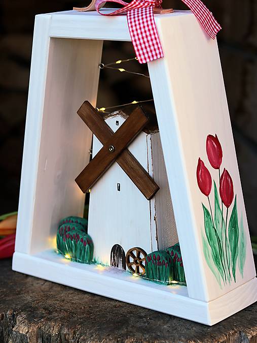Lampášik "veterný mlyn v tulipánoch"