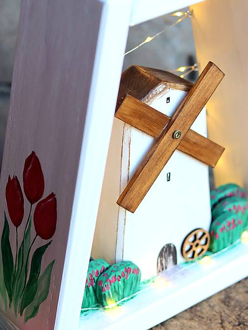 Lampášik "veterný mlyn v tulipánoch"