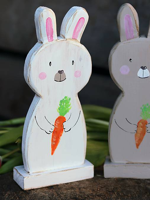 Drevený zajačik s mrkvičkou