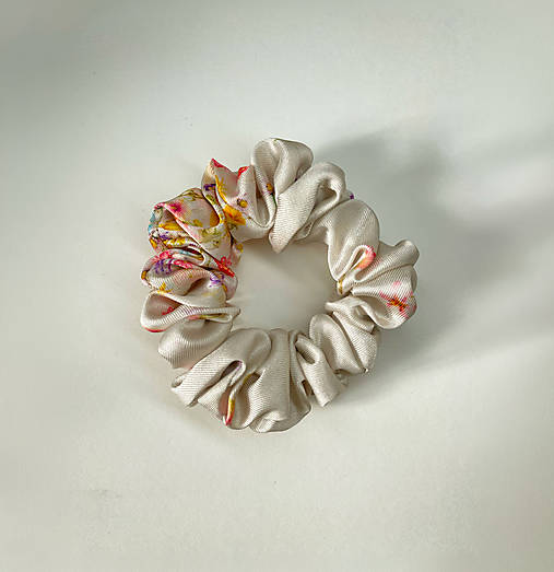 Ozdoby do vlasov - Elegantná scrunchie gumička do vlasov // Autorská potlačou BLOOM (S) - 18190010_