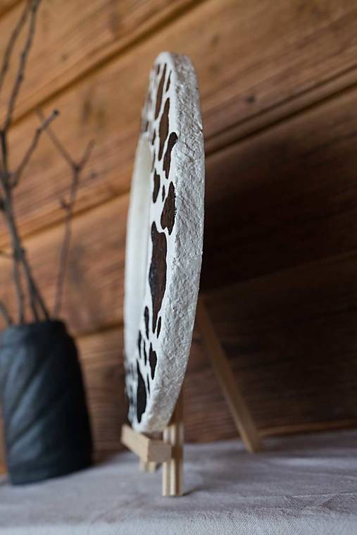 Ručne vyrobené zrkadlo z papierovej hmoty s potlačou kravy