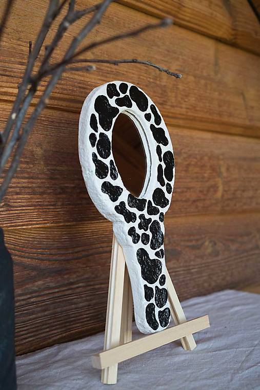 Ručne vyrobené zrkadlo z papierovej hmoty s potlačou kravy