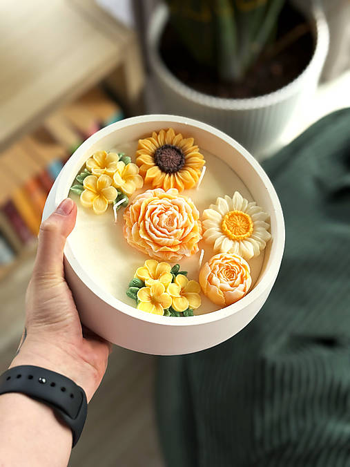 Sviečky - Sviečka jarné kvety - biela keramika - 18189648_