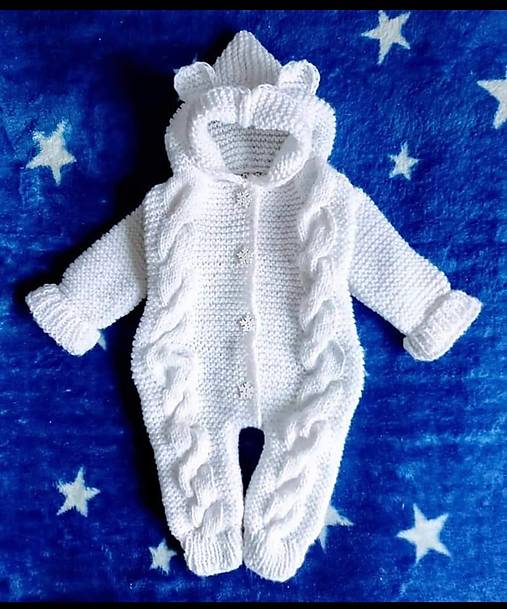 Overaly - Ručne  štrikovaný biely overal pre bábätko. - 18189826_
