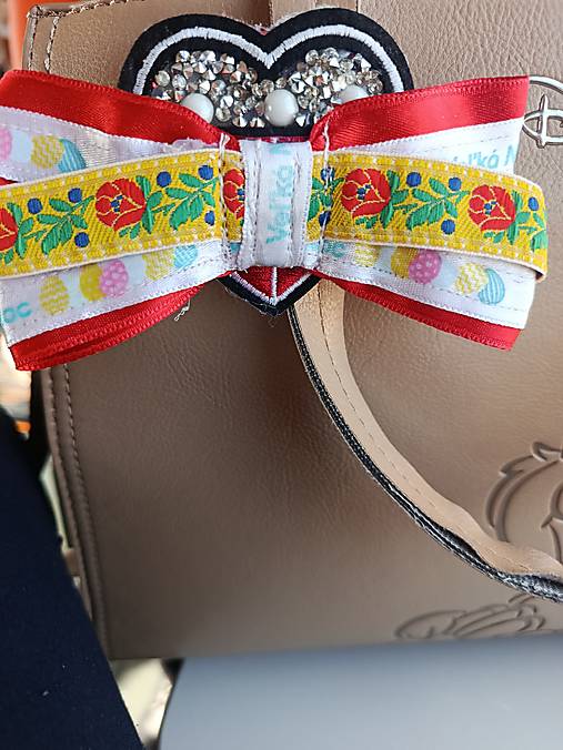 Sponka alebo gumička do vlasov alebo kabelku veľká noc