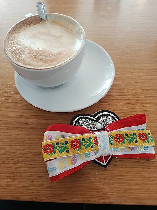 Sponka alebo gumička do vlasov alebo kabelku veľká noc