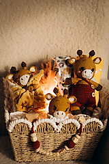 Hračky - Háčkovaná žirafa v nohavičkách – handmade hračka pre deti - 18194652_