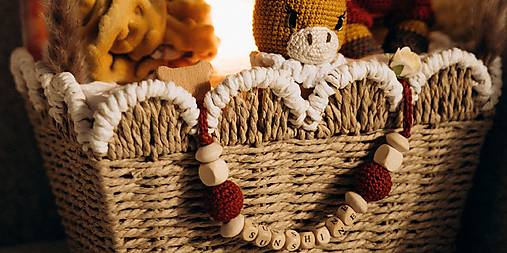 Detské doplnky - Personalizovaná šnúrka na cumlík s menom – handmade doplnok pre bábätko - 18194676_