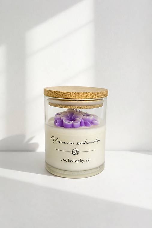Voňavá záhrada - sójová sviečka  (Fialová)