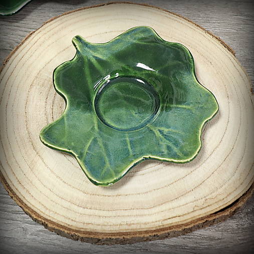 Podšálka Zelený list