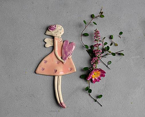 Anjelik na zavesenie so srdiečkom