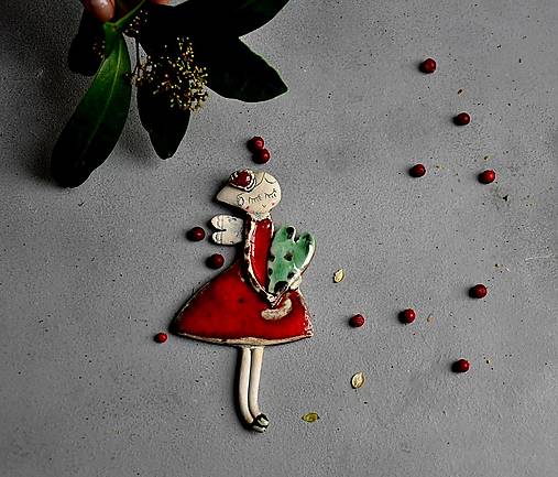 Anjelik na zavesenie so srdiečkom