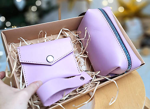 Taštičky - Kožený darčekový balíček (fialková) - 18196224_