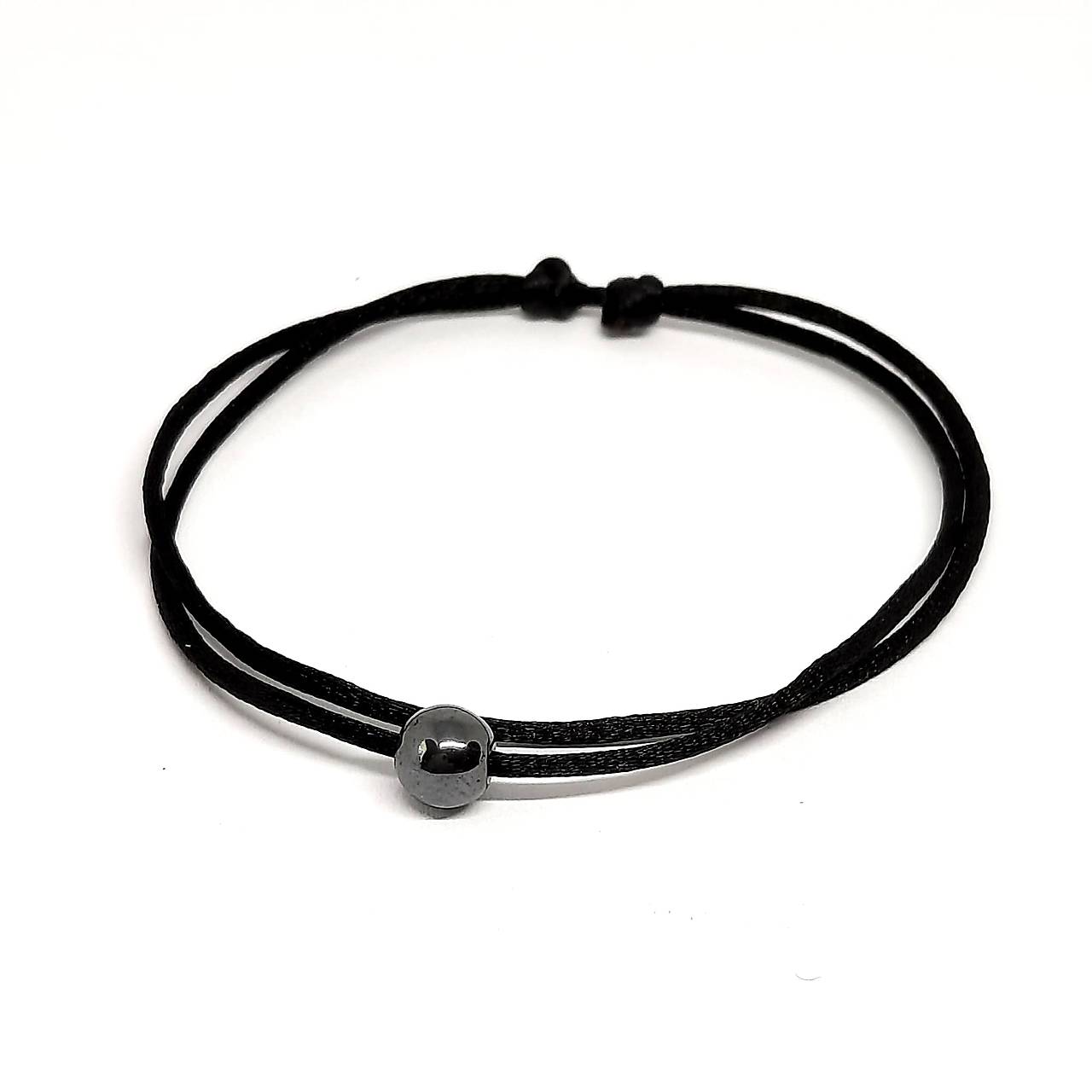 Minimalistický šnúrkový náramok s minerálom (hematit tmavošedý)