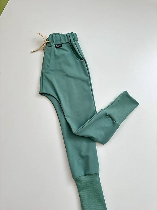 Nohavice - Púdrovozelené Tepláky pohodáče - 18195994_