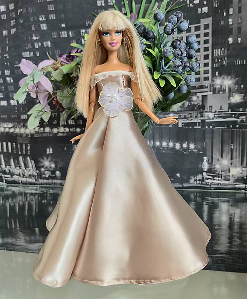Béžové spoločenské šaty pre Barbie