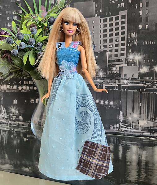 Spoločenské šaty pre Barbie