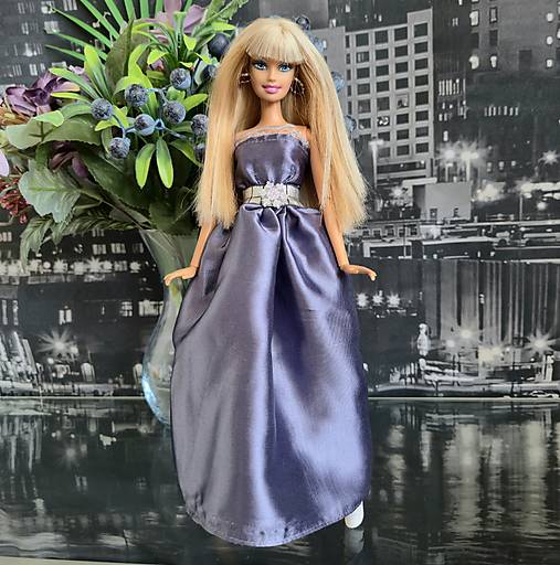 Spoločenské šaty pre Barbie