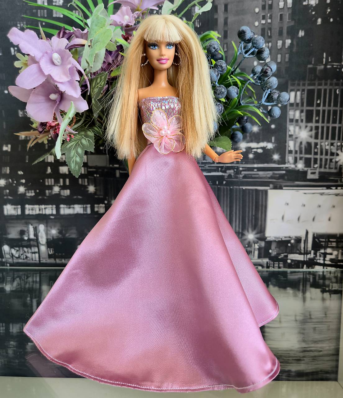 Spoločenské ružové šaty pre Barbie