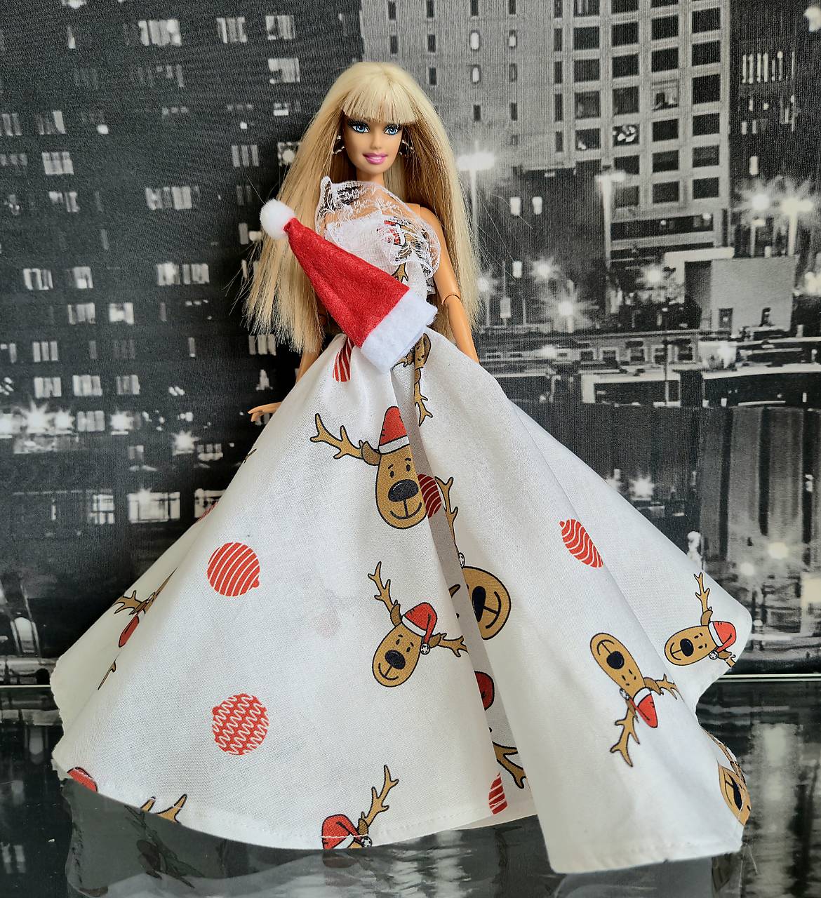 Spoločenské šaty pre Barbie