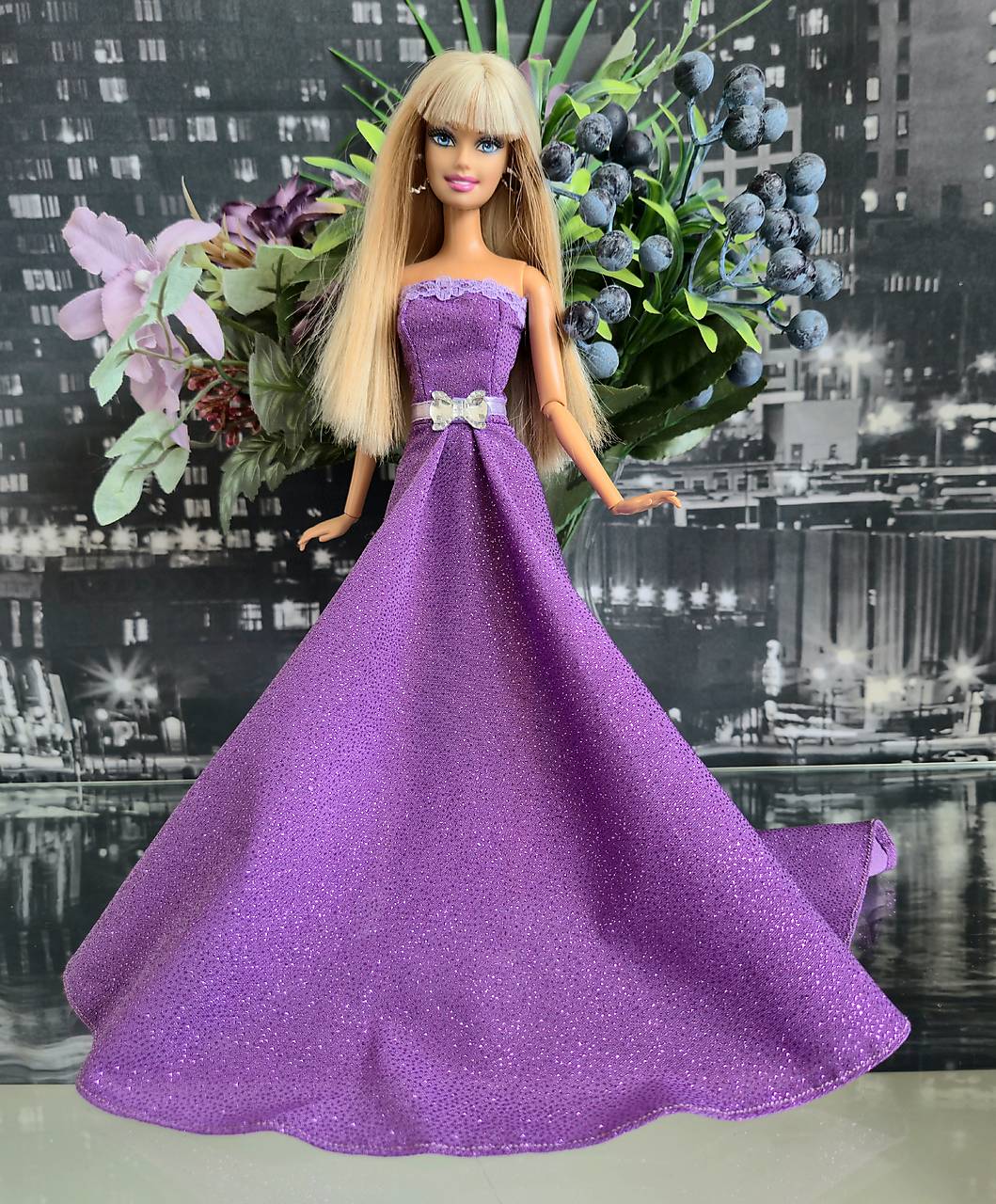 Glitter fialové šaty pre Barbie