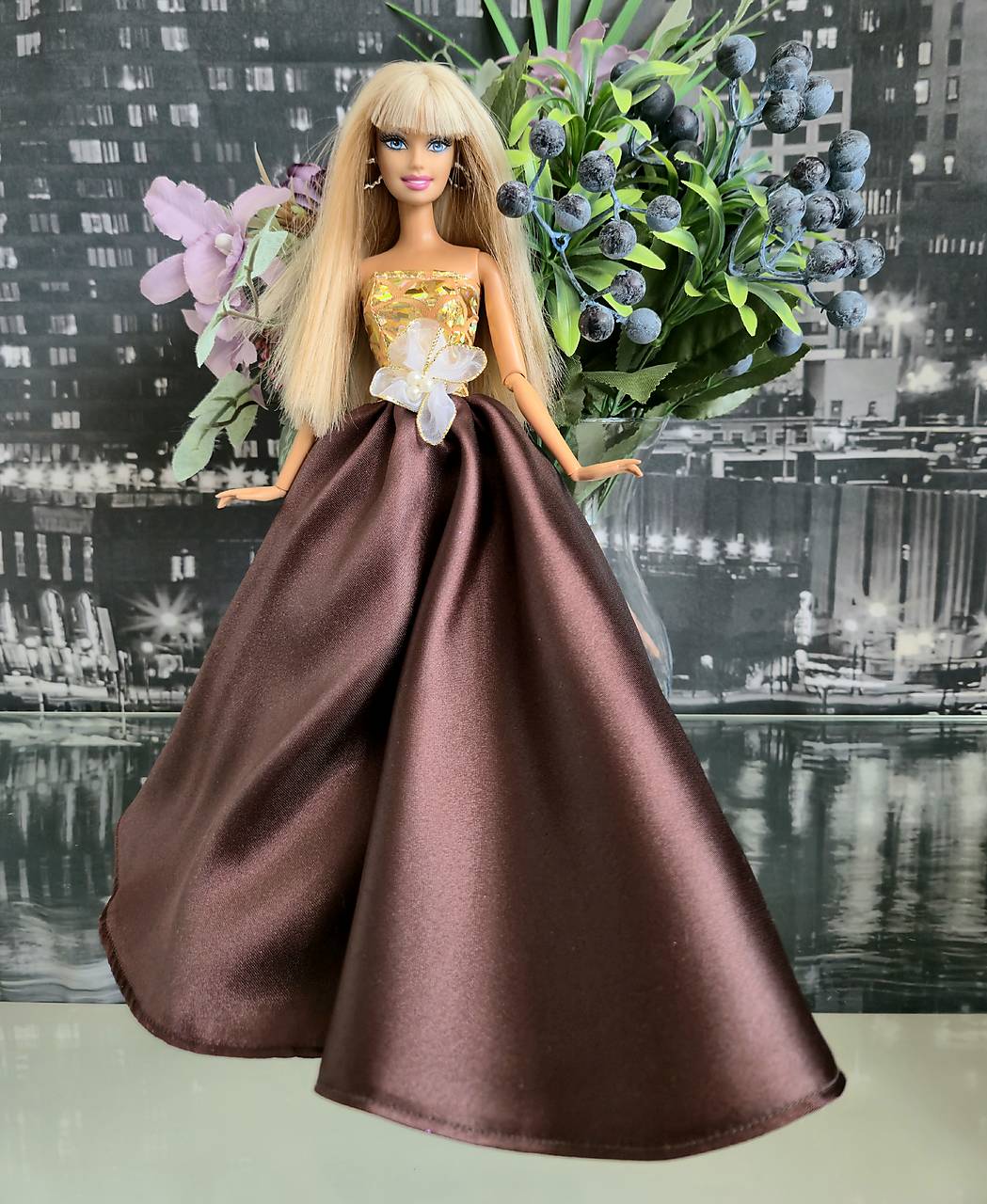 Hnedé spoločenské šaty pre Barbie