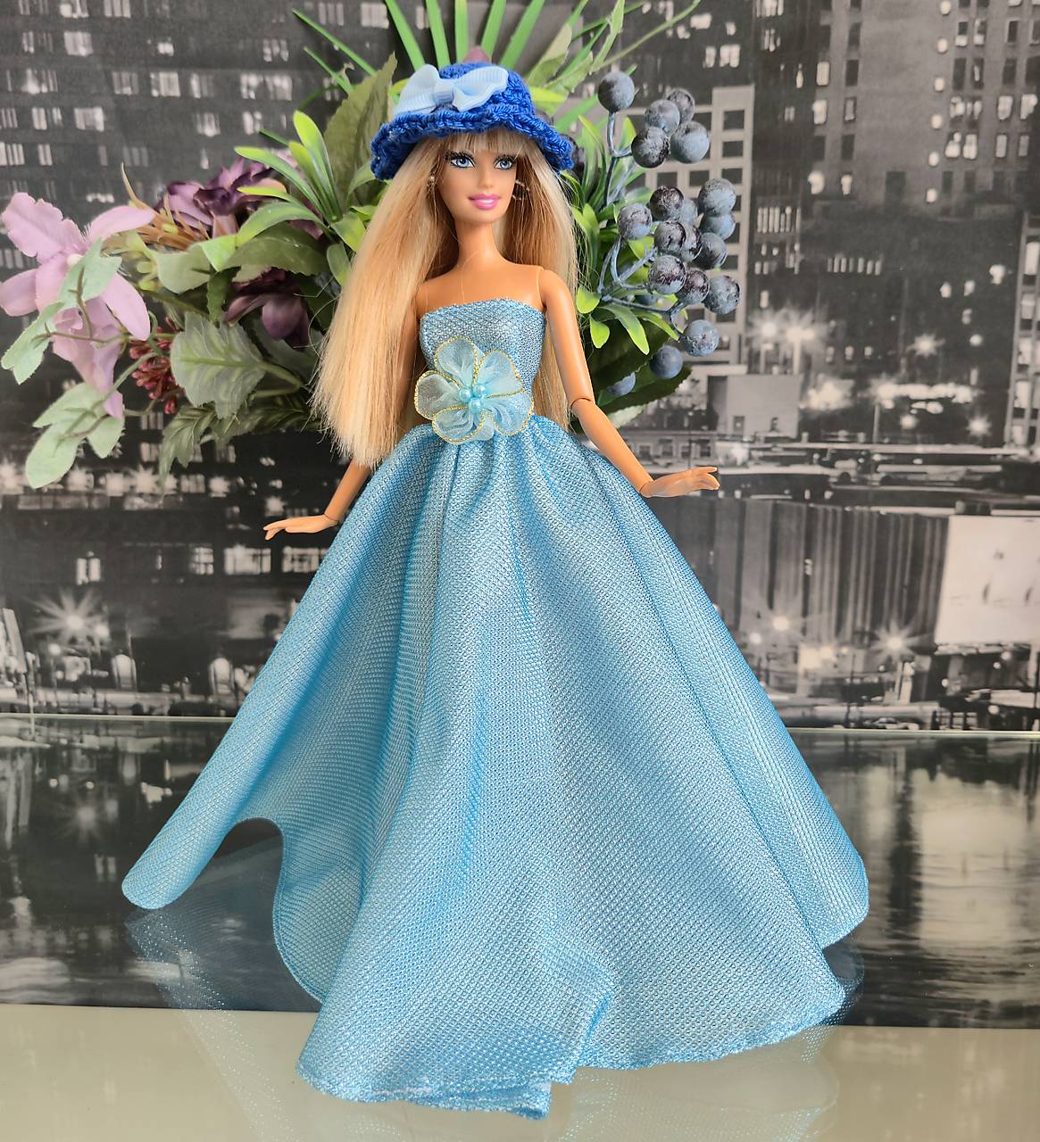 Tyrkysové spoločenské šaty pre Barbie