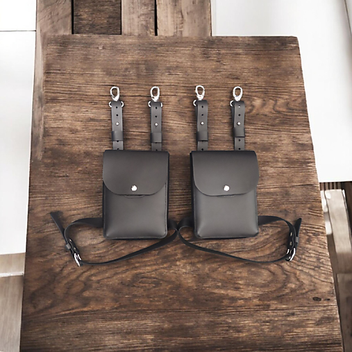 Kožené kapsy s dvojitým uchytením