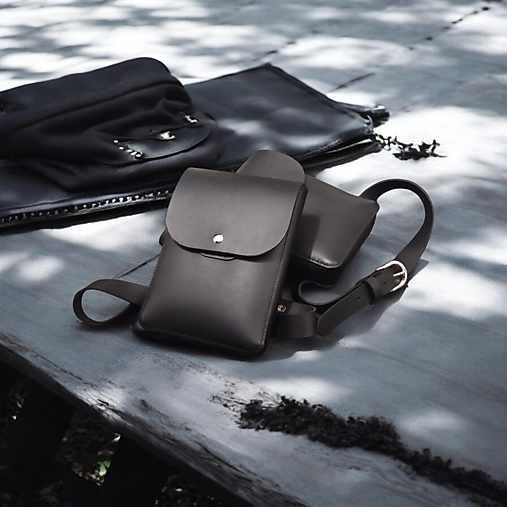 Kožené kapsy s dvojitým uchytením