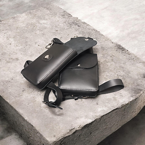 Kožené kapsy s dvojitým uchytením