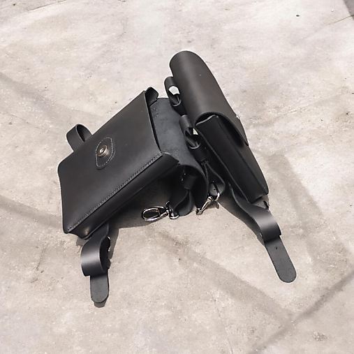 Kožené kapsy s dvojitým uchytením