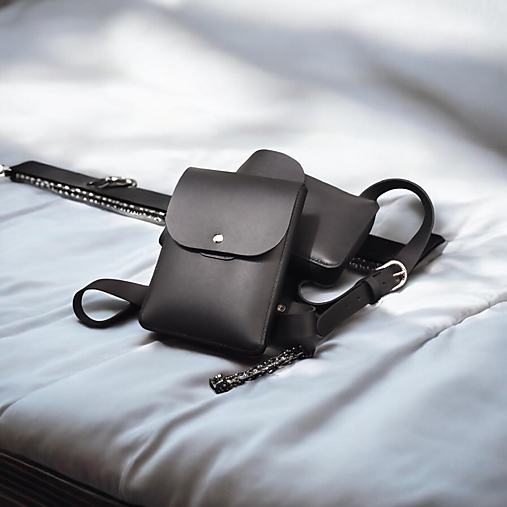 Kožené kapsy s dvojitým uchytením