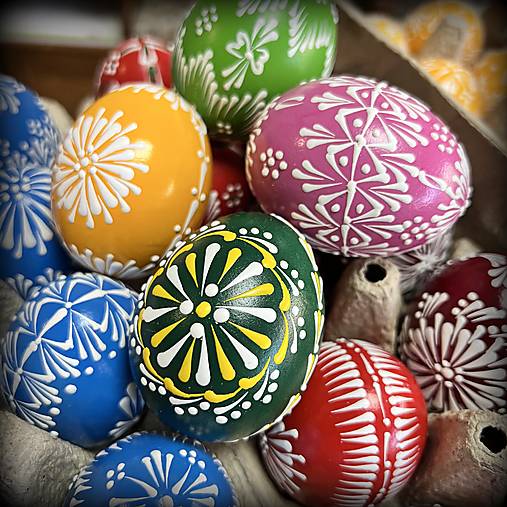 Veľkonočné vajíčka maľované farebné