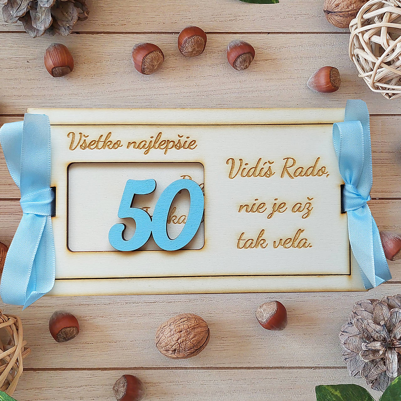 Vidíš 50 nie je až tak veľa drevená obálka na peniaze 20x10cm- MODRÁ