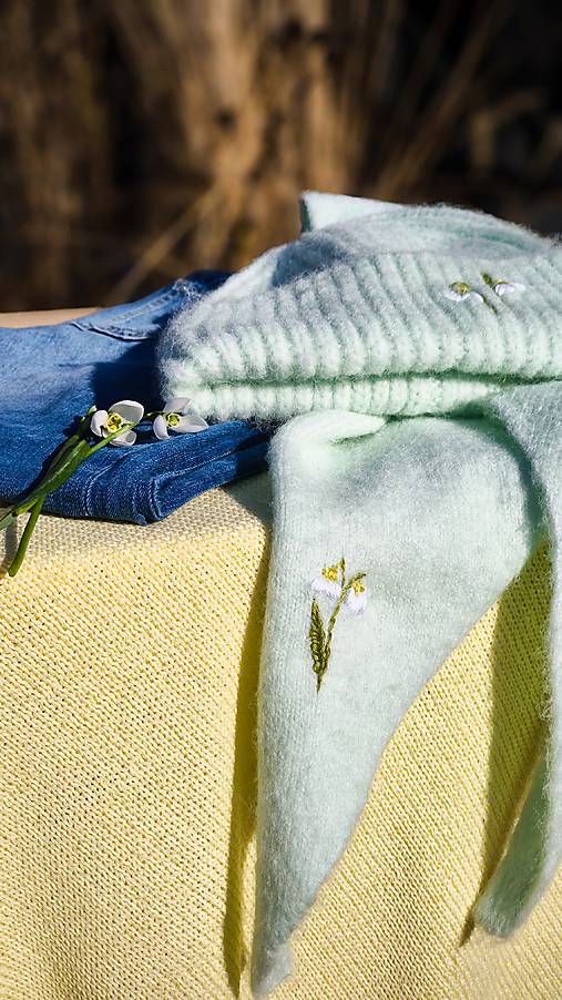 Šatky - Snežienky - vyšívaný set Čiapka + šatka - 18197812_