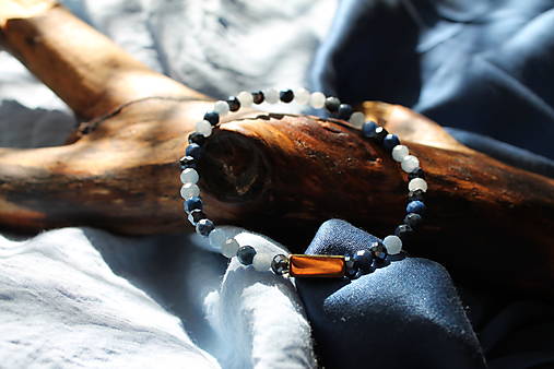 Minimalistické modré