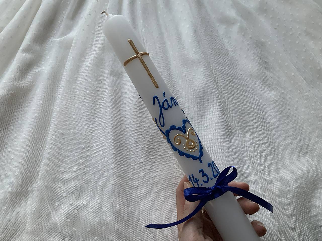 Ručne maľovaná krstná svieca s personalizáciou – 35 cm, biely vosk modrozlatá
