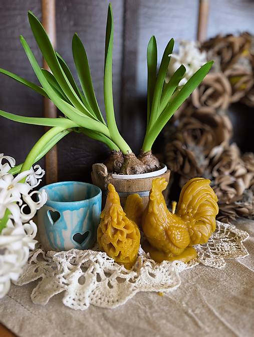 Sviečky - Veľkonočná sliepočka z včelieho vosku - 18198627_