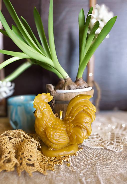 Sviečky - Veľkonočný kohútik z včelieho vosku - 18198639_