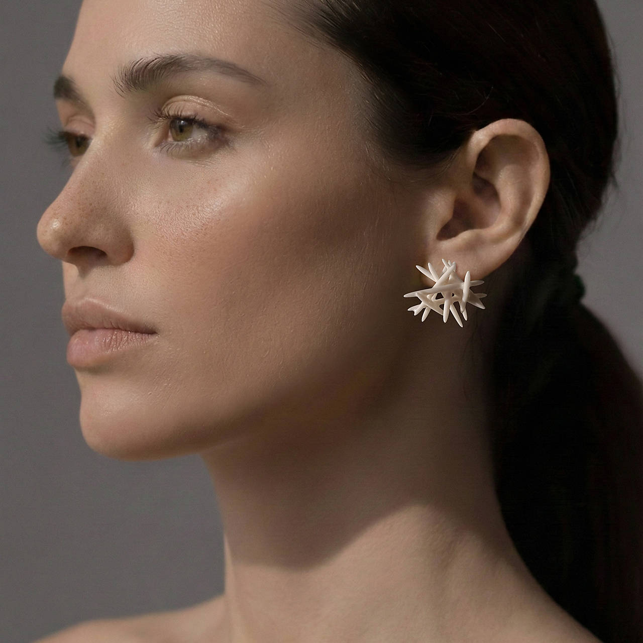 Porcelánové naušnice Mira – biele