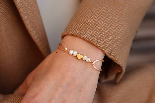 Šnúrkový náramok so srdiečkom