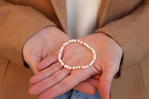 Perlový náramok