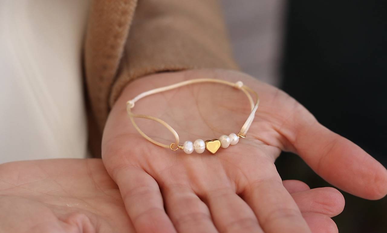 Šnúrkový náramok so srdiečkom