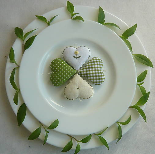 Dekorácie - Sada pastelových srdiečok- zelená s bodkou - 18201335_