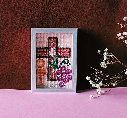 Dekorácie - Miniatúrna výšivka 5 x 7,5 cm v ráme na zavesenie: Prvé sväté prijímanie - 18201770_
